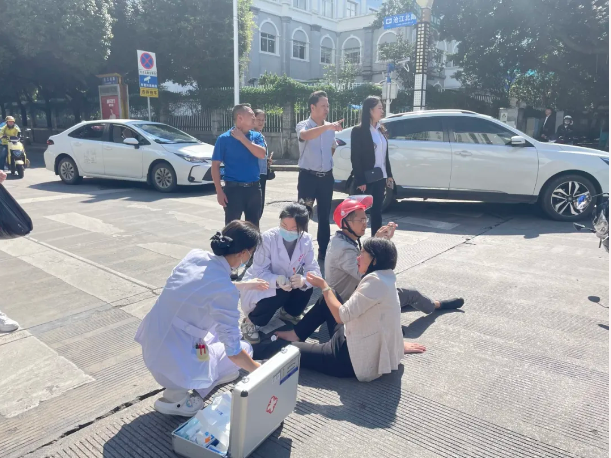 醫(yī)者仁心，冬日暖陽，在車禍瞬間閃耀——臨滄市中醫(yī)醫(yī)院急診科緊