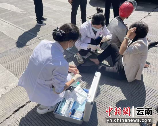 路遇車禍，臨滄市中醫(yī)醫(yī)院醫(yī)生緊急救援